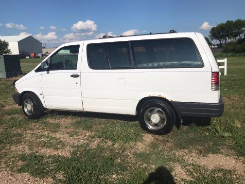 Photo 2 of 12 of 1997 Ford Aerostar XLT AWD